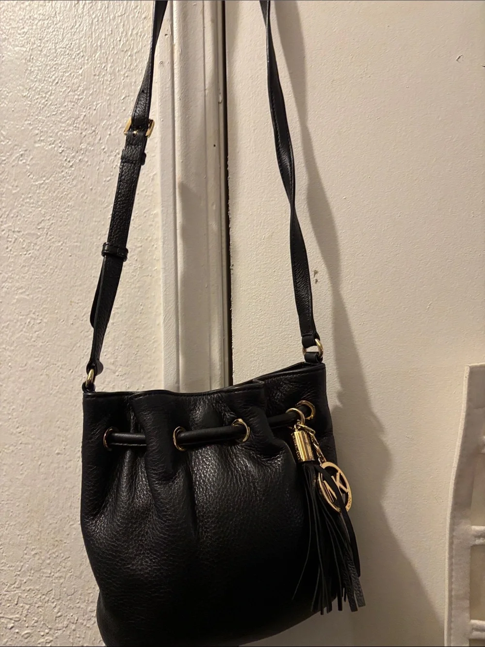 Michael Kors Black Pebbled Leather Messenger Bag with Gold Hardware/#035(6-20-26